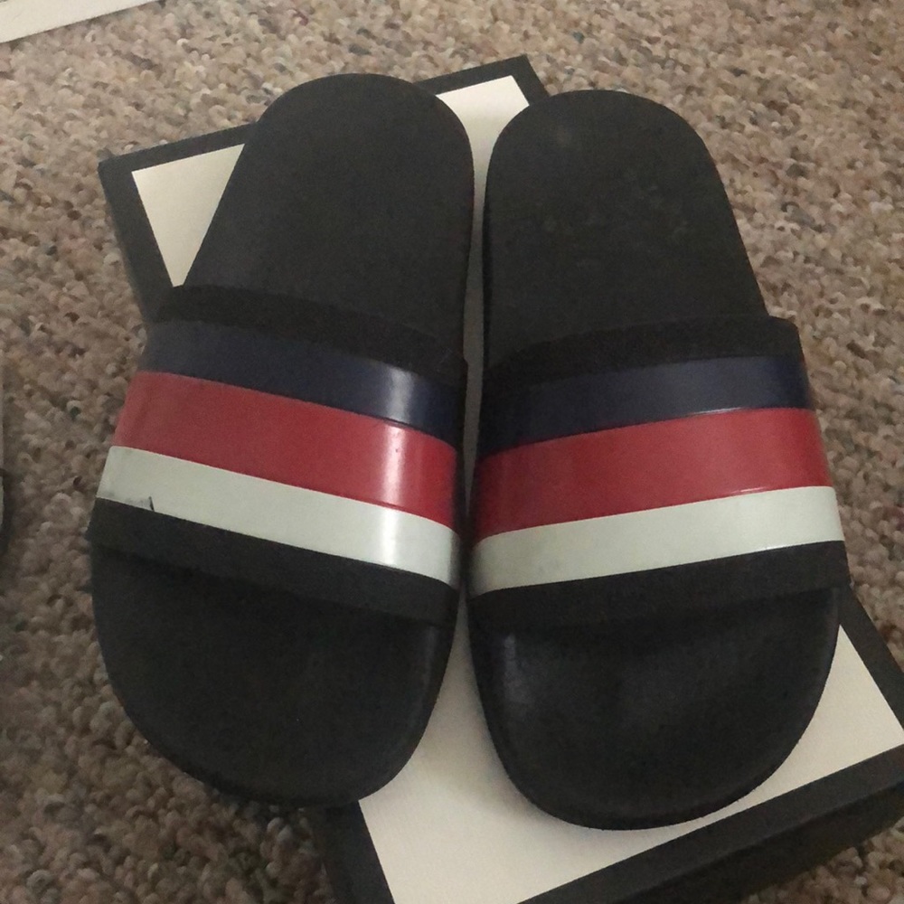 Gucci slides boys sz 30